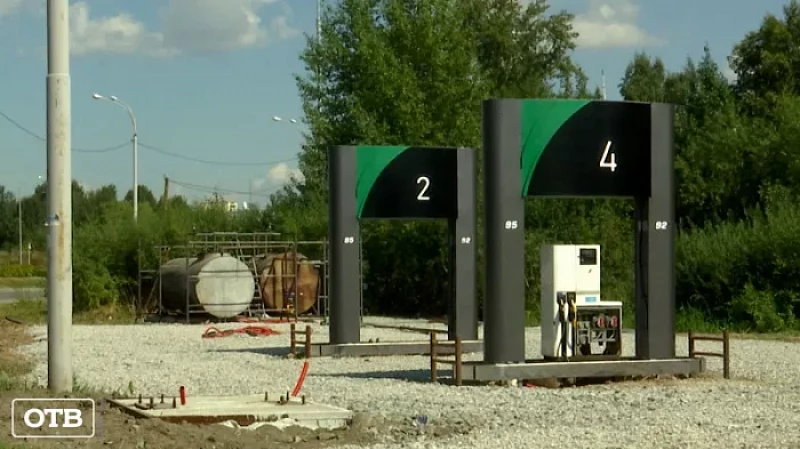 Екатеринбуржцы жалуются на незаконное строительство автозаправки на Широкой речке