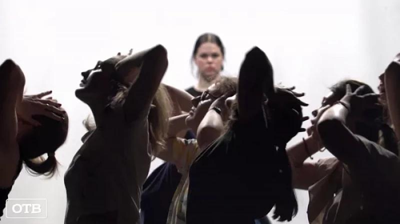 Непрофессиональный театр: врачи, менеджеры и студенты на месяц сменили привычную работу на актёрскую