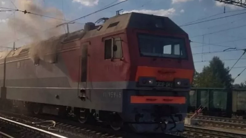 На станции Путёвка под Екатеринбургом загорелся электровоз