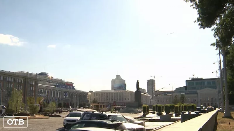 Парковка на площади 1905 года в Екатеринбурге вновь превратится в цветущий сад