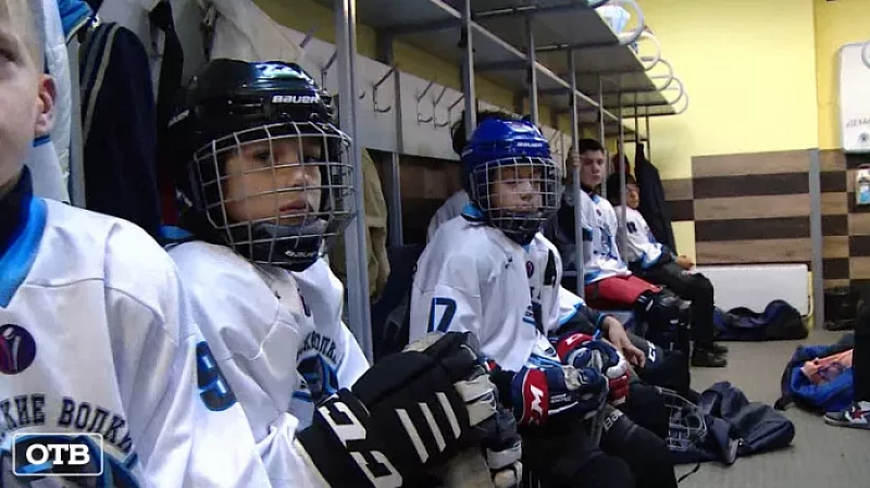 «Уральские волки» сыграли в следж-хоккей с командой из Красноярска