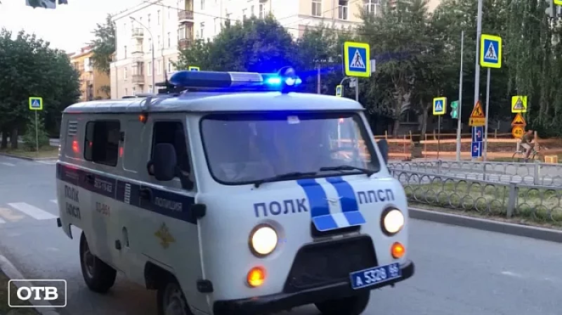 В Екатеринбурге сбежавшего от матери малыша полицейские нашли через час и вернули родителям