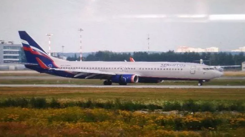 В «Кольцово» экстренно приземлился самолет