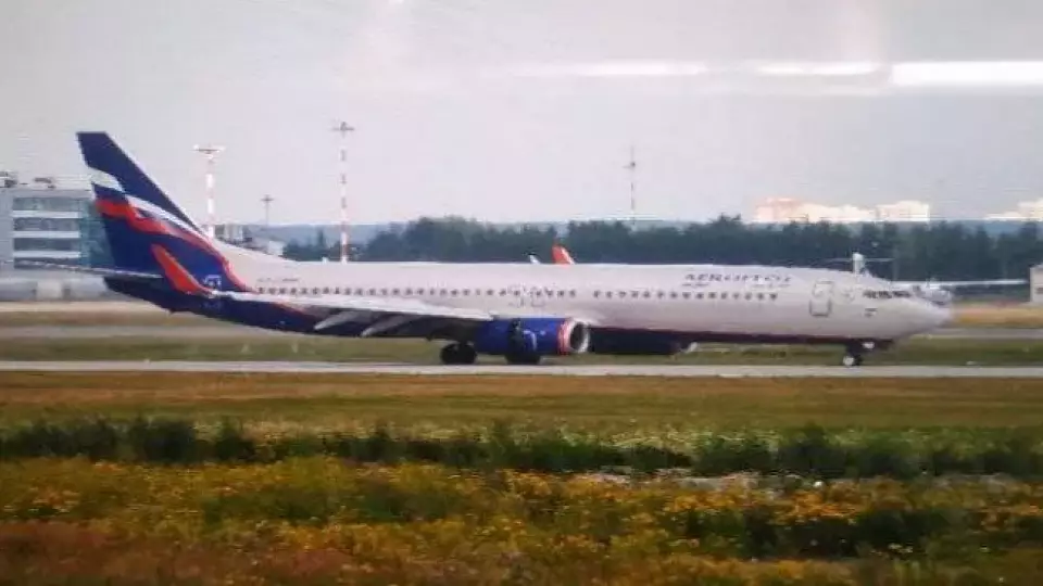 В «Кольцово» экстренно приземлился самолет