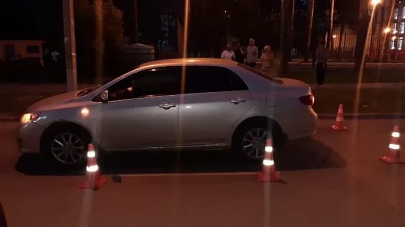 7-летняя девочка испугалась собаки и попала под машину