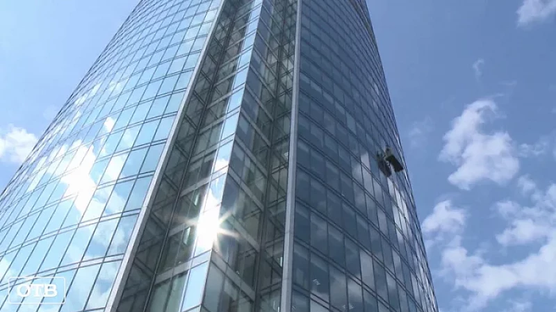 Банный день для небоскрёба «Высоцкий»