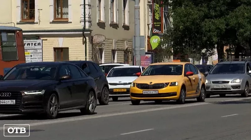 Конфликт интересов: в Екатеринбурге водитель такси порезал пассажира