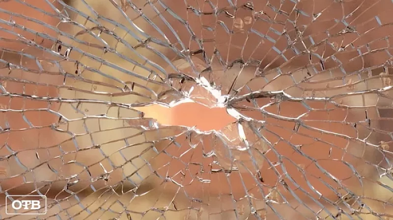 Момент обстрела пассажирского автобуса в Екатеринбурге попал на видео