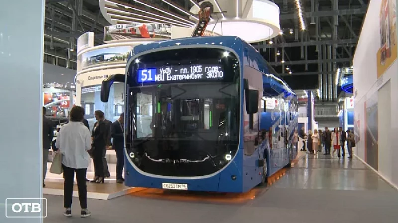 Уникальный электробус, локомотив и макет студенческого кампуса показали на ИННОПРОМе-2022