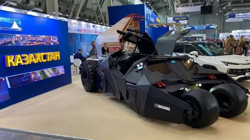 Бэтмобиль из Казахстана, танцы с роботом и полёт на тросах: неформальная экскурсия по выставке ИННОПРОМ