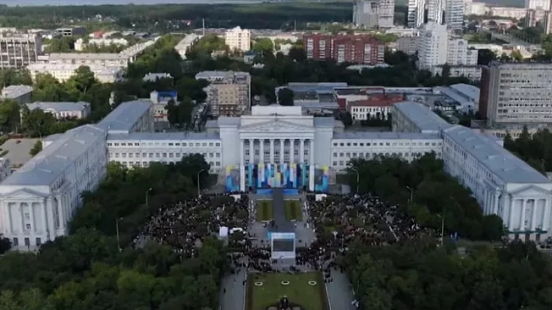 6000 выпускников УрФУ получили дипломы