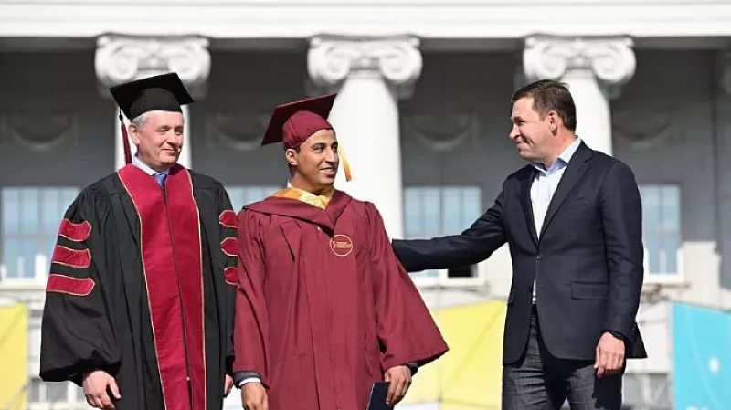 Около шести тысяч выпускников УрФУ сегодня получили дипломы