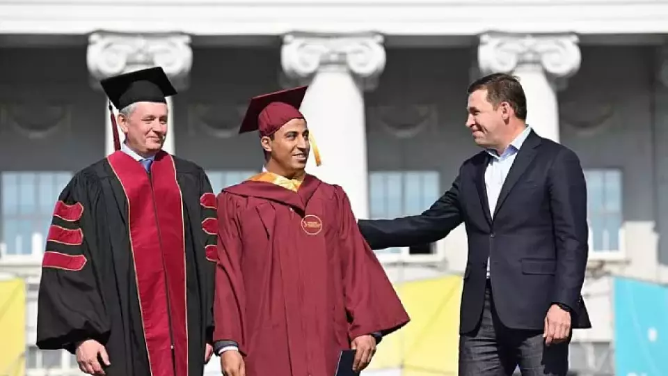 Около шести тысяч выпускников УрФУ сегодня получили дипломы