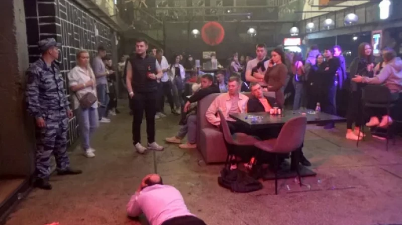 Стражи порядка нагрянули в бар