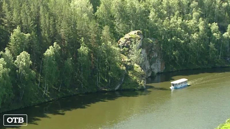 Свердловские журналисты в рамках пресс-конференции сплавились по Исети