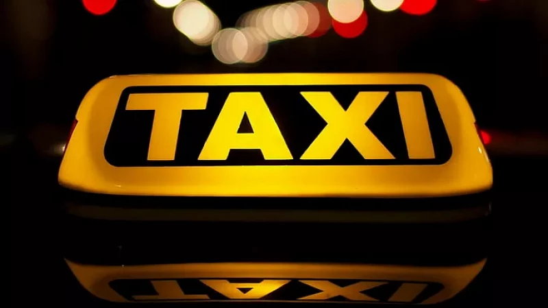 В Екатеринбурге произошёл массовый сбой приложений такси