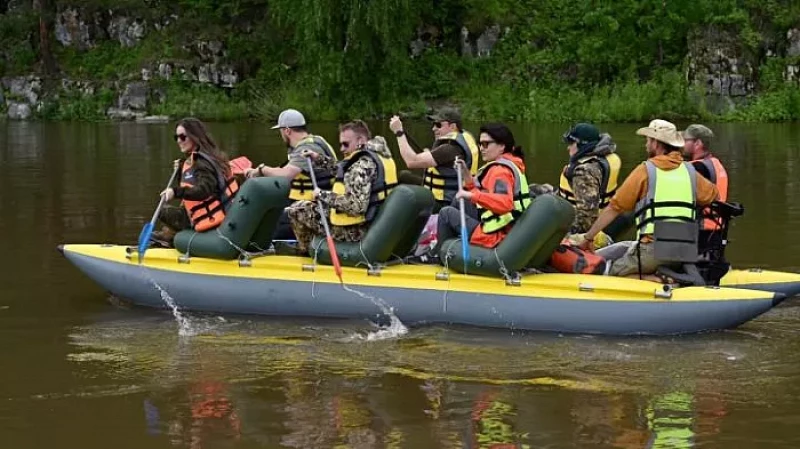 Экстремальная презентация: Евгений Куйвашев и Зарина Догузова сплавились по Чусовой