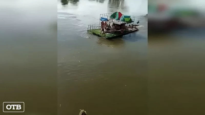 Под Красноуфимском во время сплава плот с людьми врезался в мост