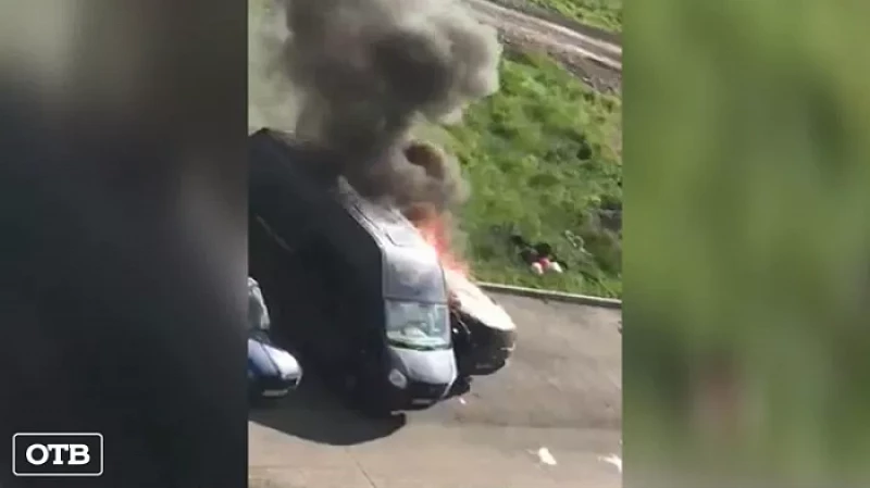 В Каменске-Уральском мужчина пытался спасти машину от огня и сгорел заживо