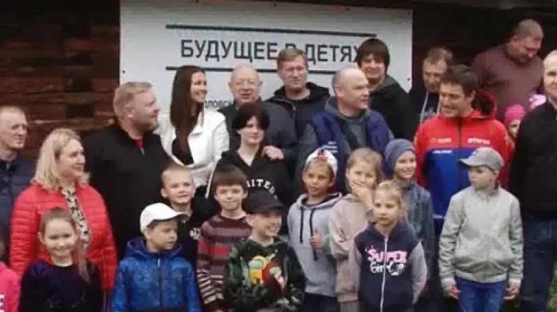 Андрей Рожков, Александр Пантыкин и Сергей Корякин приехали на ферму к воспитанникам реабилитационных центров