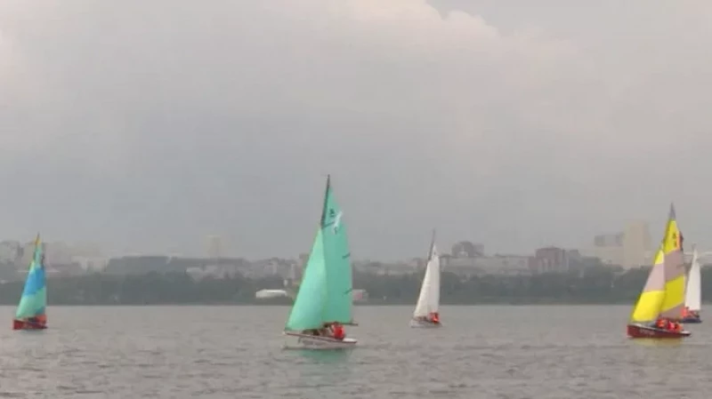 В Екатеринбурге прошла детская парусная регата «Под Андреевским флагом»