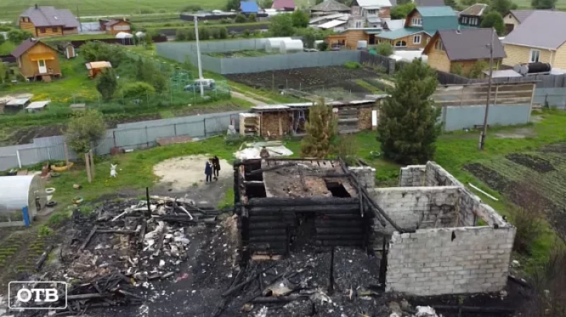 Живут в вагончике: в деревне Беловодье семья погорельцев просит о помощи