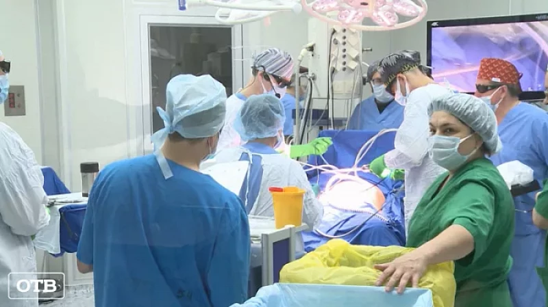 Уральские онкологи удалили труднодоступную опухоль через 10-мм разрез