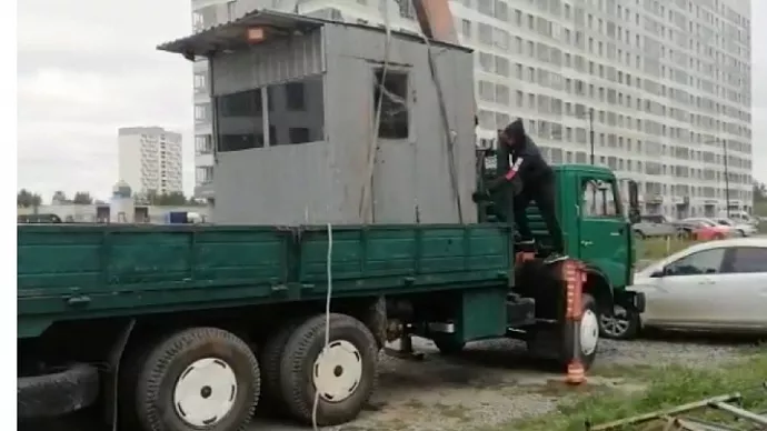 В Екатеринбурге судебные приставы ликвидировали незаконную стоянку