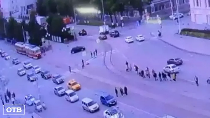 Трамвай сбил женщину на площади 1905 года в Екатеринбурге