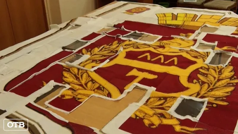Жители Нижнего Тагила пятый год шьют огромный герб