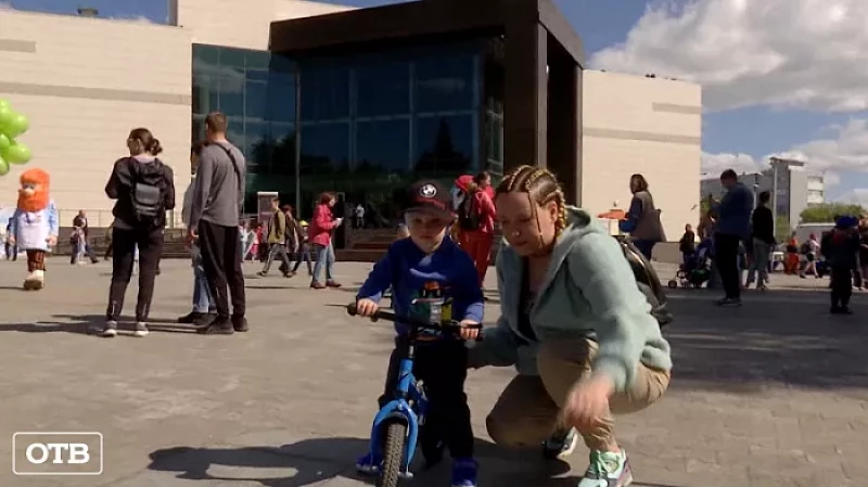 Карапузы на старте: в Екатеринбурге прошли соревнования на беговелах