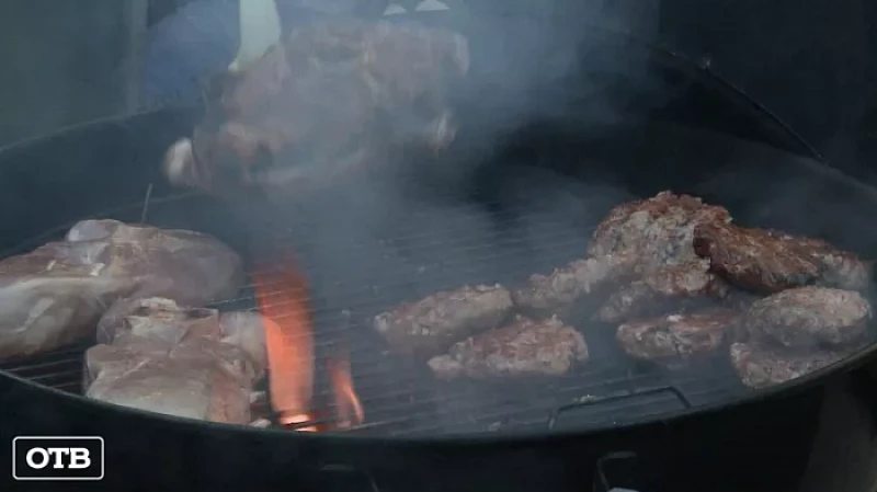 На площади 1905 года в 11-й раз прошёл фестиваль барбекю