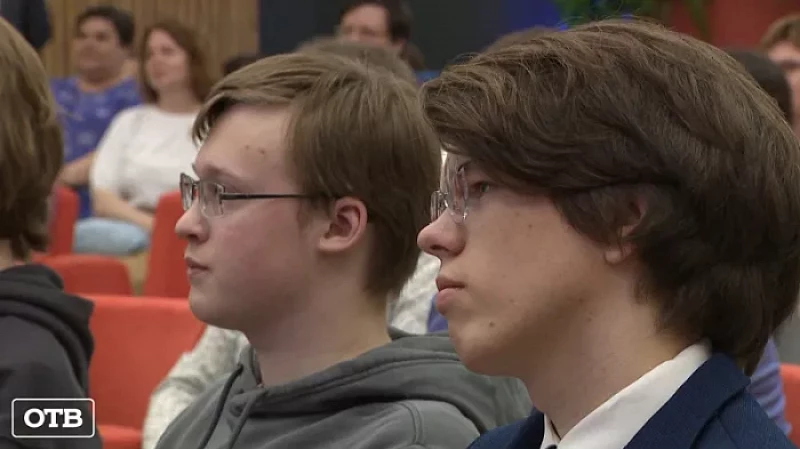 26 талантливых школьников получили награды от губернатора Свердловской области