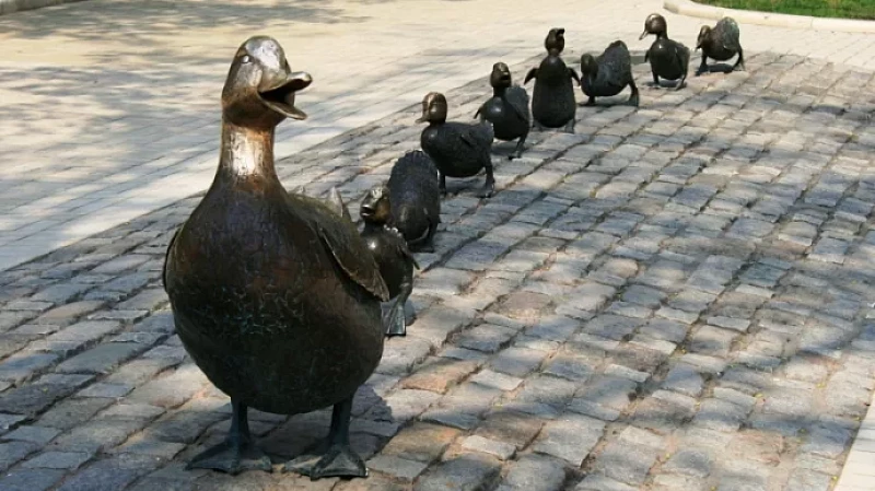 Следующая: как пишется, следующая песня или следующая серия