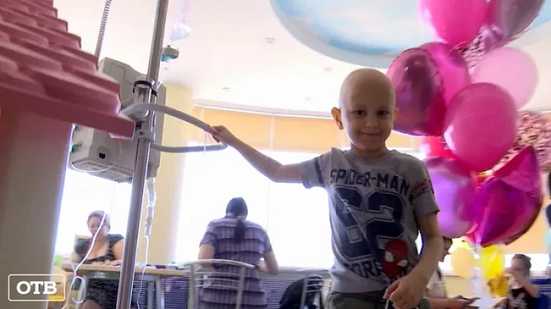 Выздоравливайте быстрее: в онкоцентр к юным пациентам пришёл большой праздник