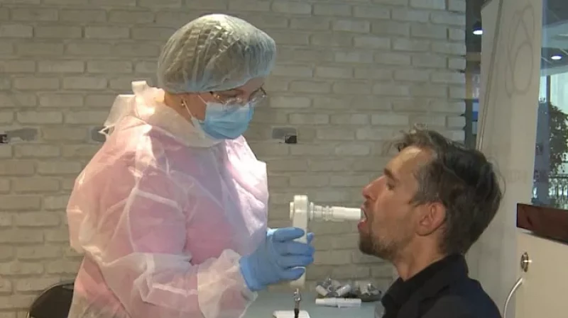 Заядлые курильщики из Екатеринбурга смогли бесплатно проверить свои легкие