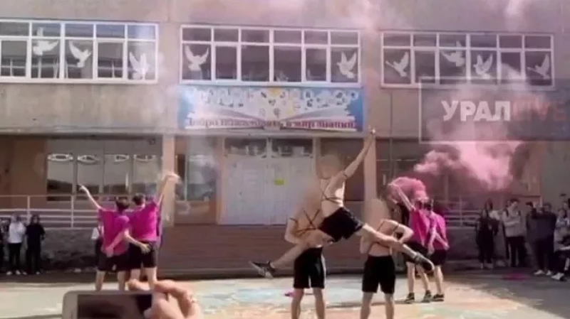 Родители прокомментировали «развратный танец» школьников в лицее №12