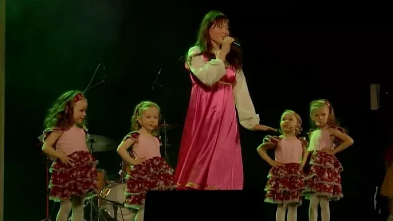 В Екатеринбурге эстрадная студия устроила большой благотворительный концерт в помощь дому малютки