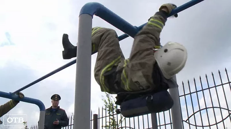 Соревнования звеньев газодымозащитной службы прошли в Екатеринбурге