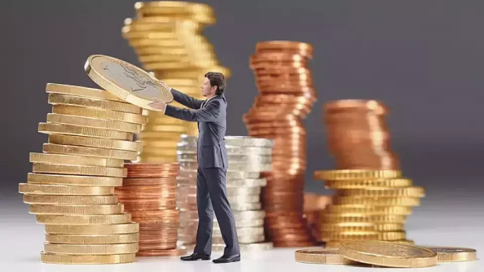 Инфляция поддержала санкции и уходит из России