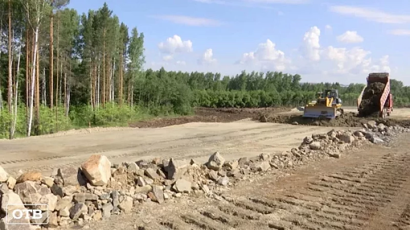 Евгений Куйвашев дал поручения по обеспечению бесперебойной работы общественного транспорта и развитию дорожной отрасли