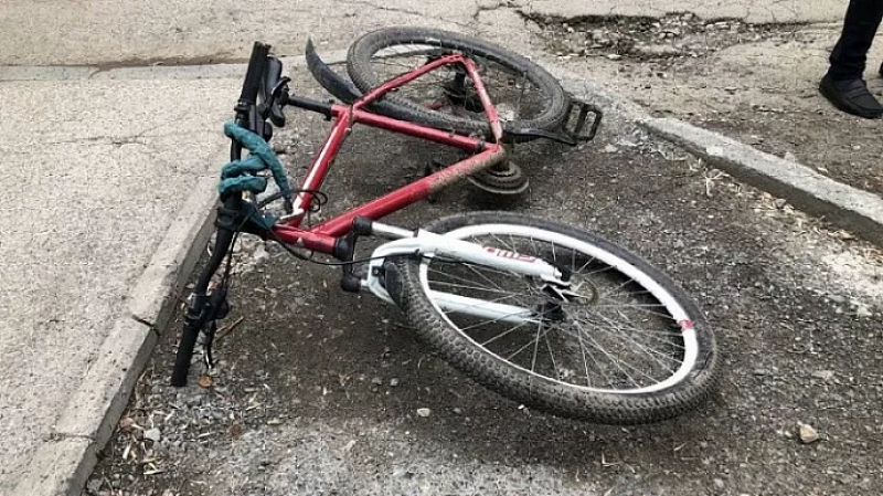 В Екатеринбурге водитель «Лады» сбил велосипедиста