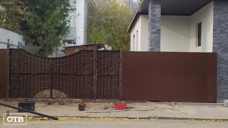 Свердловчанка через суд вернула деньги за ворота, похищенные изготовителем