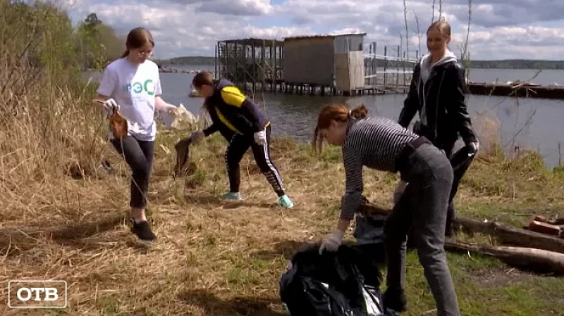 Полторы тонны мусора собрали экоактивисты в прибрежной зоне озера Шарташ