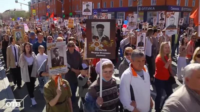 Более 7000 человек прошли в «Бессмертном полку» по центру Первоуральска