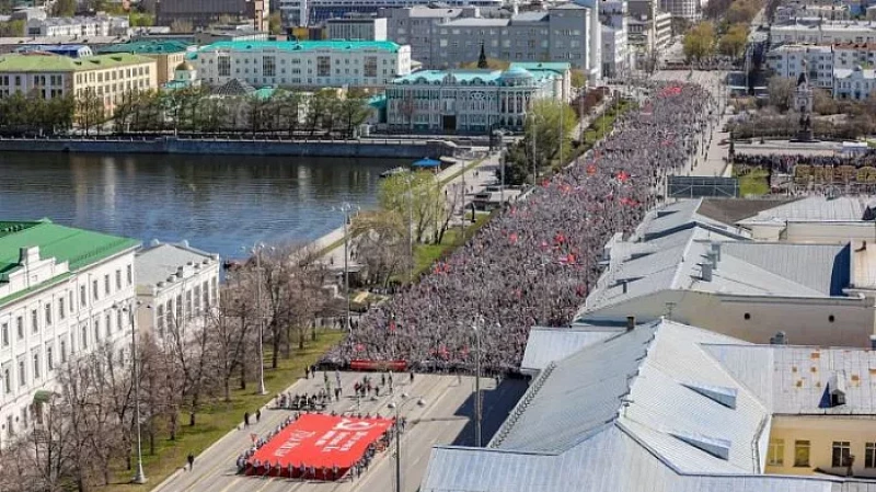 В Екатеринбурге «Бессмертный полк» собрал более 150 тыс. человек