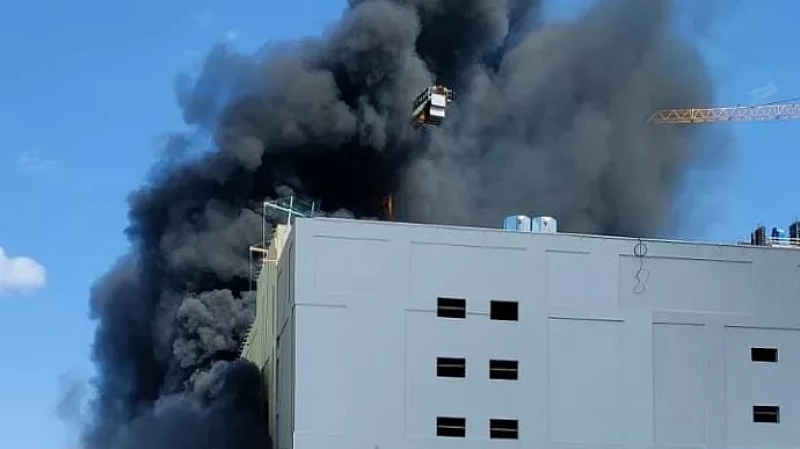 Крупный пожар на Уралмаше: дым виден со всего города