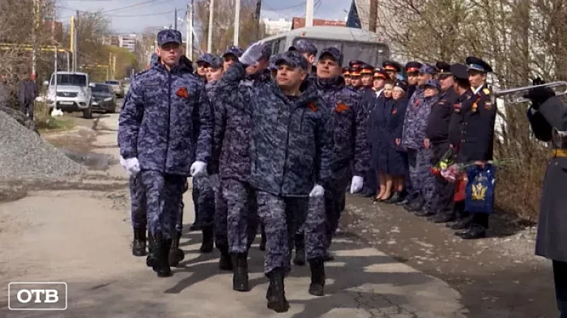 В преддверии Дня Победы Росгвардия проводит для свердловских ветеранов персональные парады