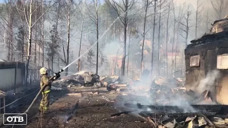 В садовом товариществе посёлка Исеть сгорели больше 10 домов
