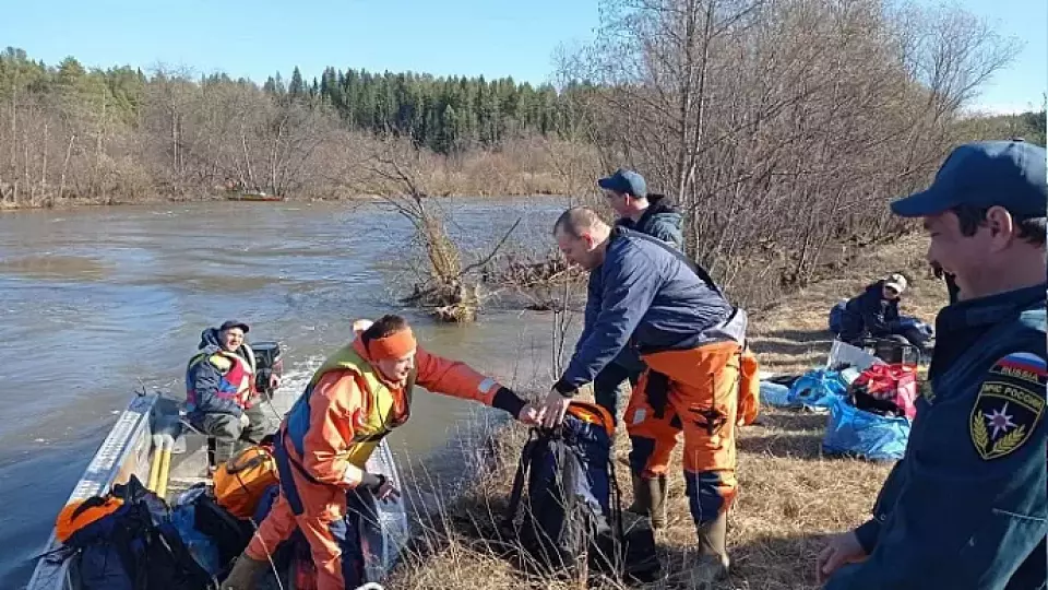 Опрокинулся катамаран: спасение туристов на реке Серга